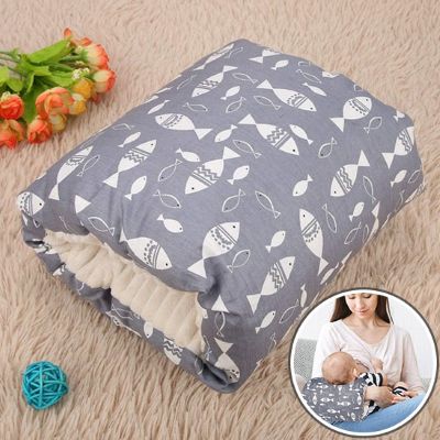 coussin allaitement gris avec poissons