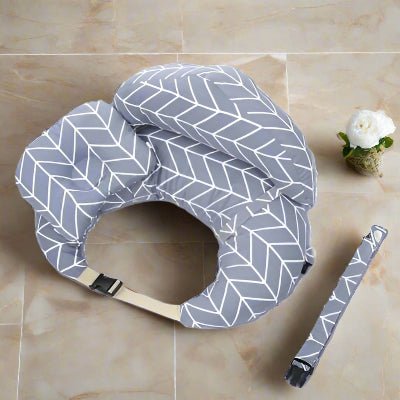 Coussin d allaitement fond gris avec lignes géométrique blanche
