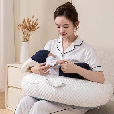 coussin d'allaitement maman bébé bien installé