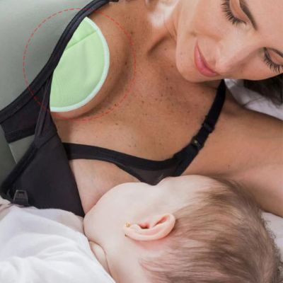 coussinet d'allaitement maman allongée bébé sein