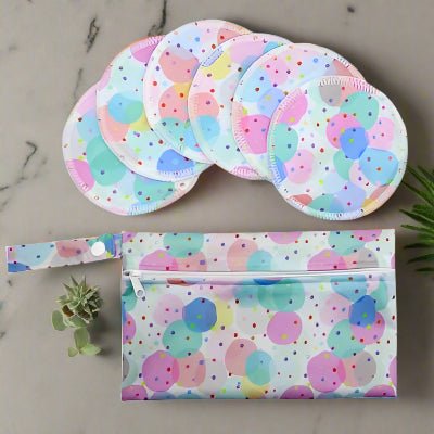 coussinet d'allaitement fond blanc ronds pastel