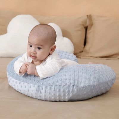 coussin d'allaitement Nidoudou bébé sur ventre