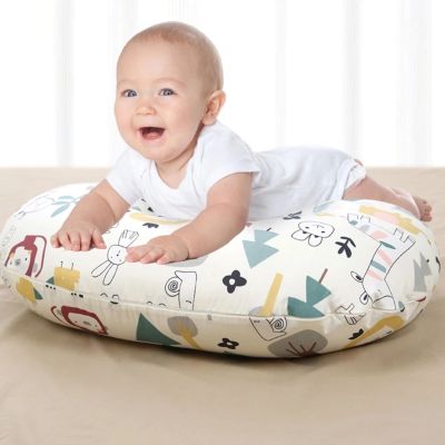 Coussin allaitement bébé joyeux sur le ventre
