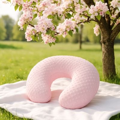 Coussin d'allaitement housse rose sous pommier en fleur