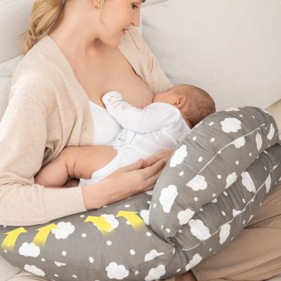 coussin d'allaitement bébé allaite