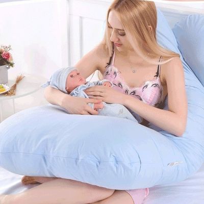 coussin de grossesse maman assise avec bébé