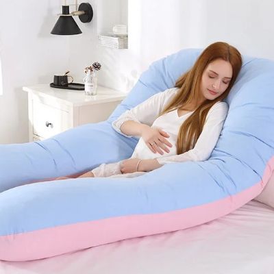 coussin grossesse bleu-rose maman assise yeux clos