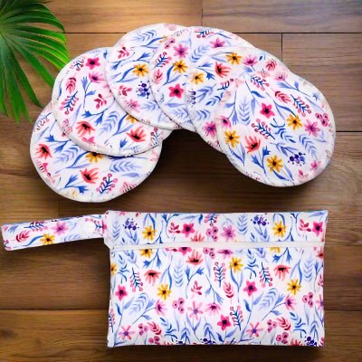 coussinet d allaitement fond blanc petites fleurs colorées