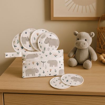 coussinets d'allaitement hippopotame sur commode
