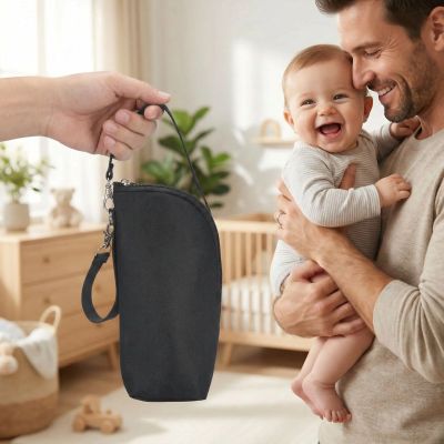 porte biberon papa bébé heureux