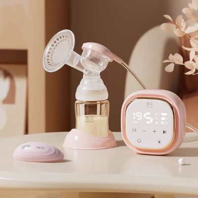 tire lait rose sur table salon