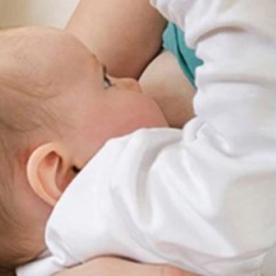 tire lait bébé au sein